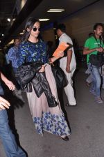 Sonam Kapoor leave for London to promote Bhaag Mikha Bhaag in Mumbai Airport on 3rd July 2013 (24).JPG